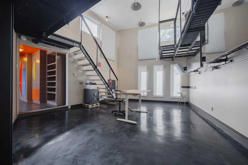 43 Westbluff Place