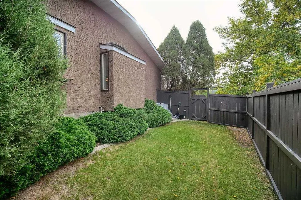 66 Riverside Circle SE