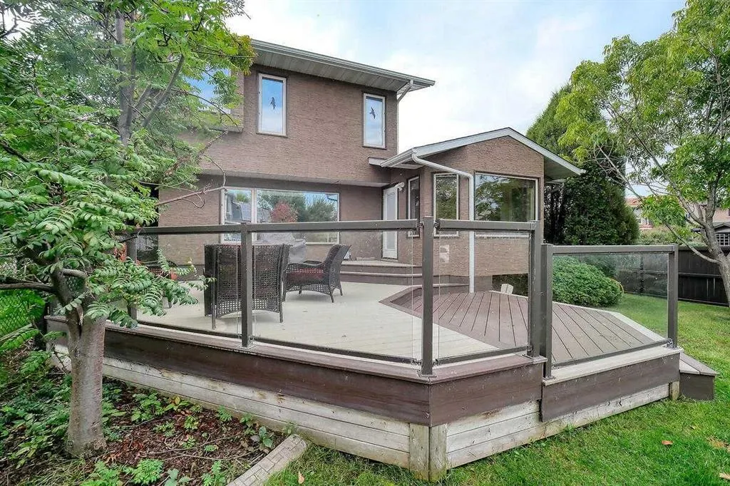 66 Riverside Circle SE
