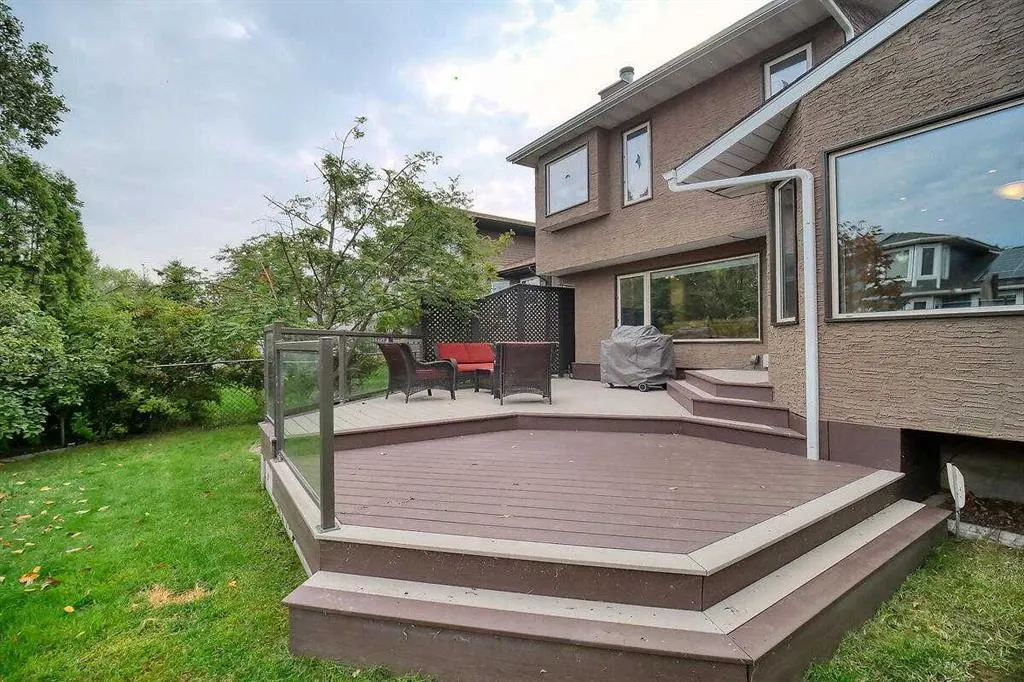 66 Riverside Circle SE