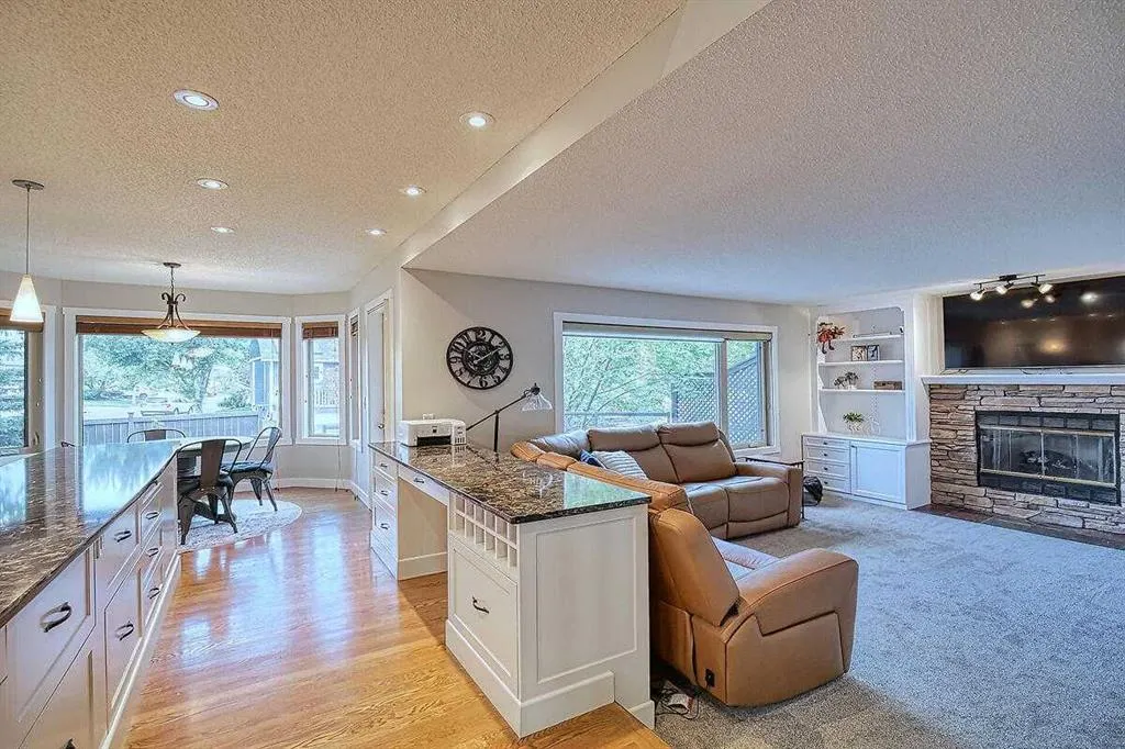 66 Riverside Circle SE