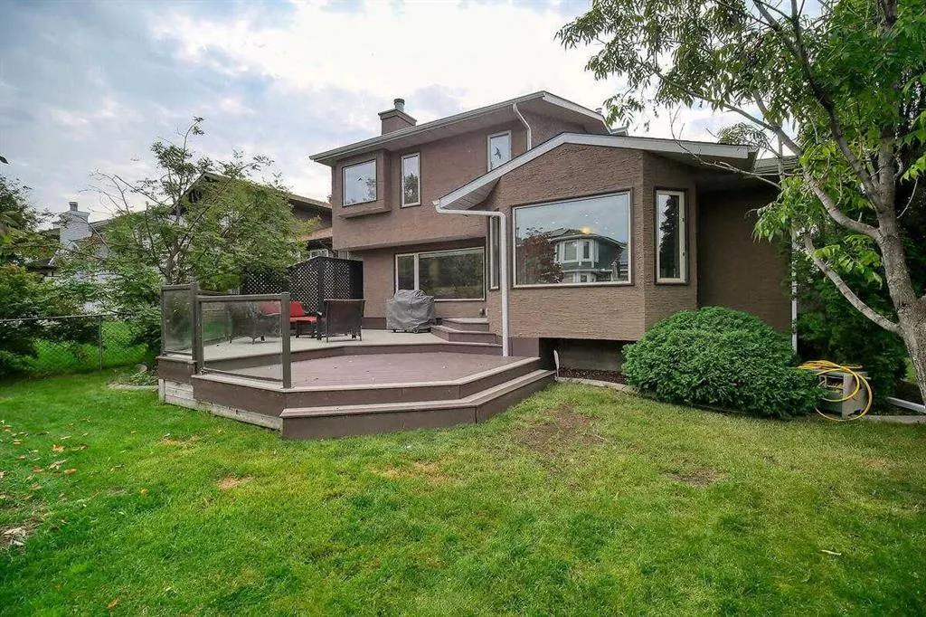 66 Riverside Circle SE