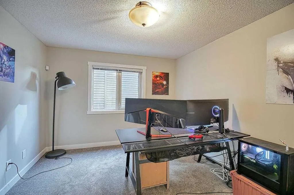 66 Riverside Circle SE