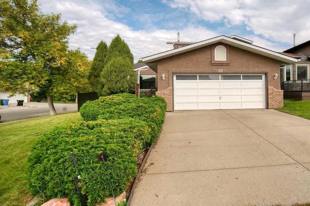 66 Riverside Circle SE