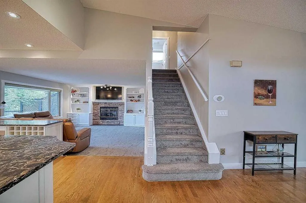 66 Riverside Circle SE