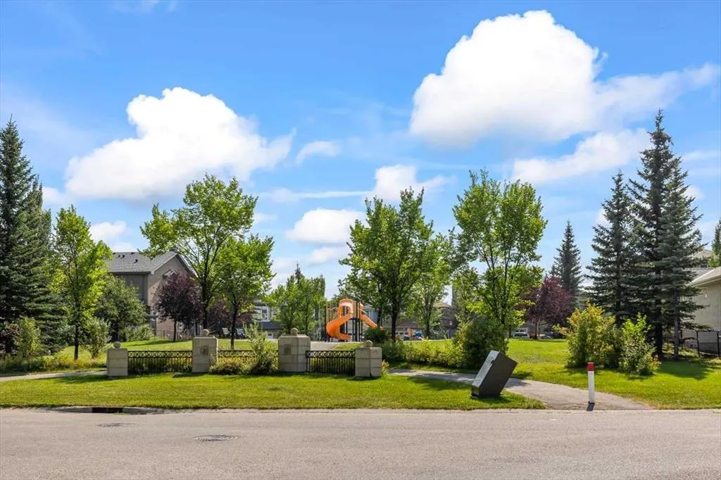 57 Everwillow Boulevard SW