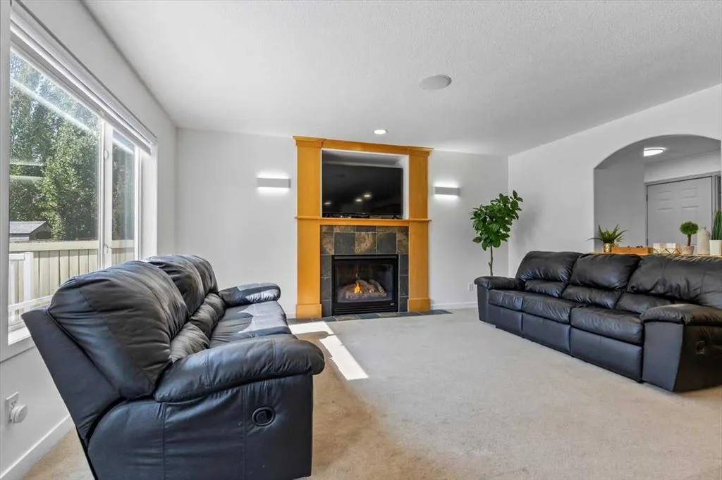 57 Everwillow Boulevard SW
