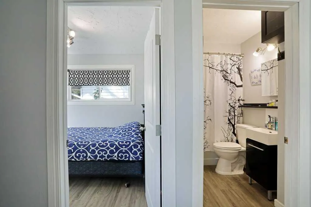 4 spruce Avenue W