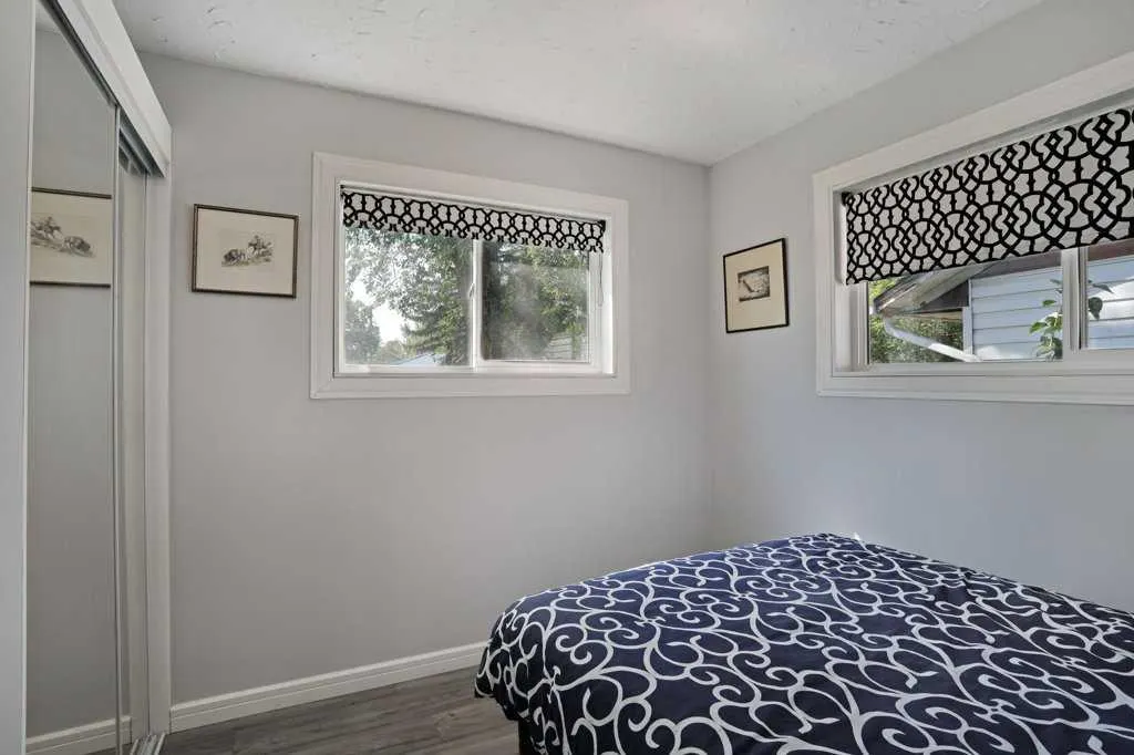 4 spruce Avenue W
