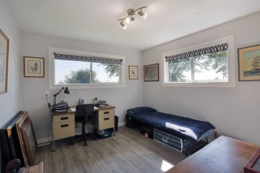 4 spruce Avenue W