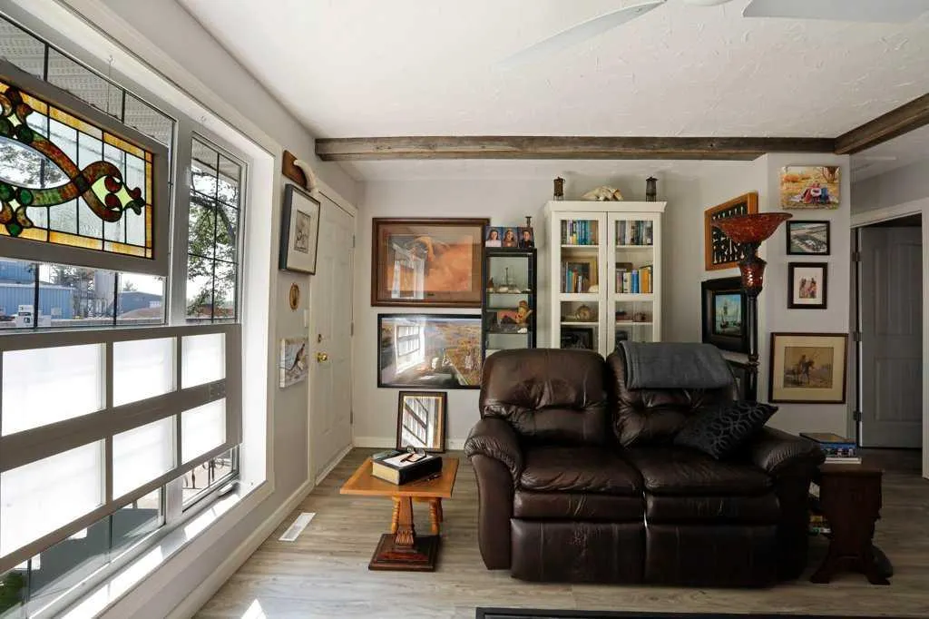 4 spruce Avenue W