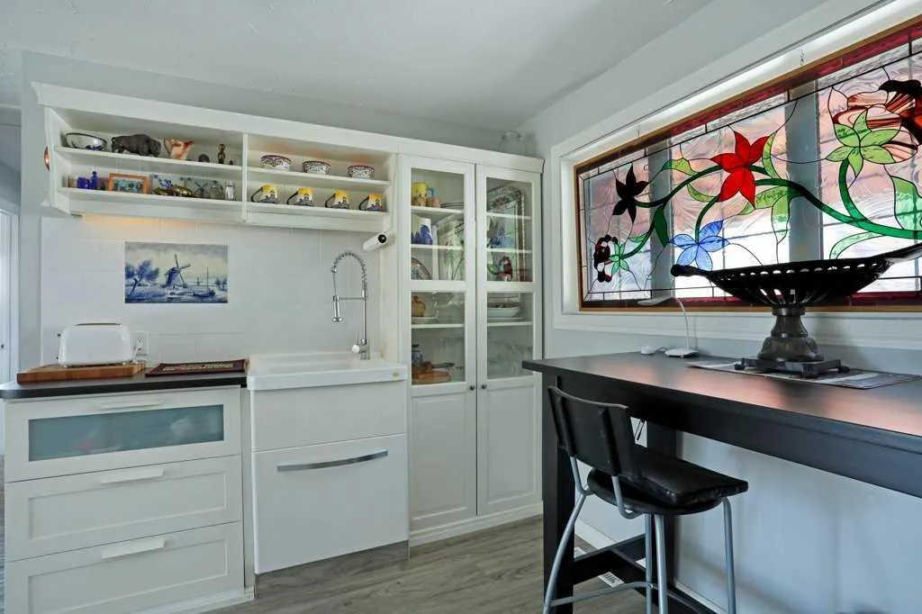 4 spruce Avenue W