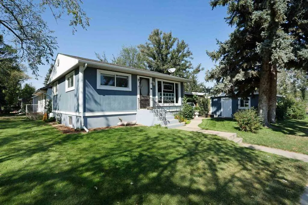 4 spruce Avenue W