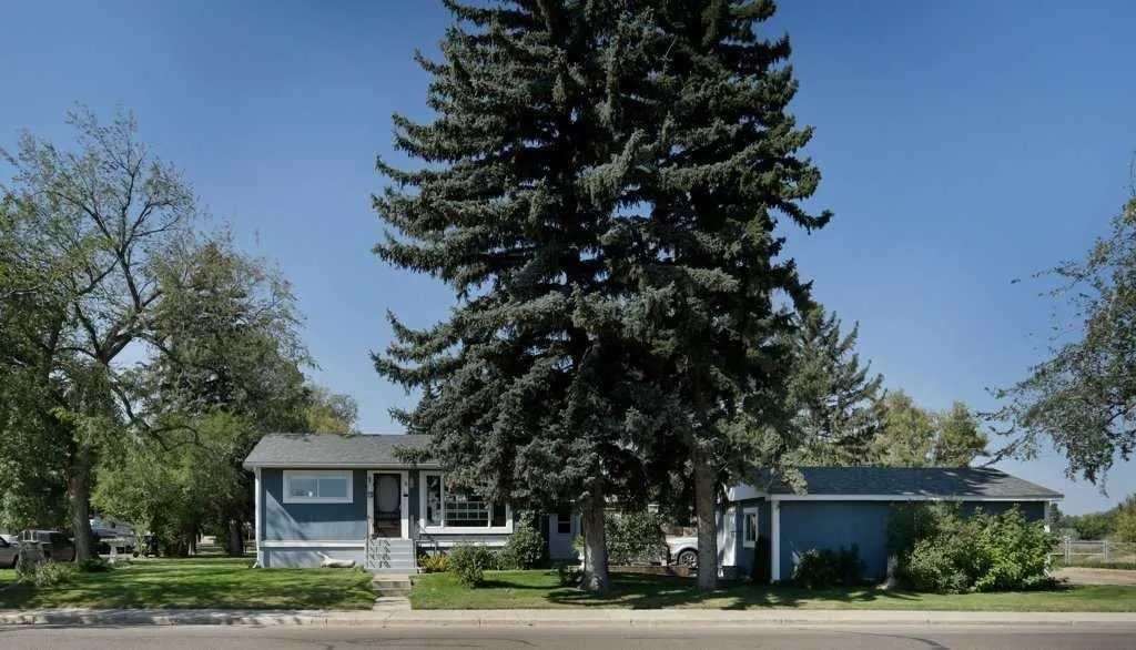 4 spruce Avenue W