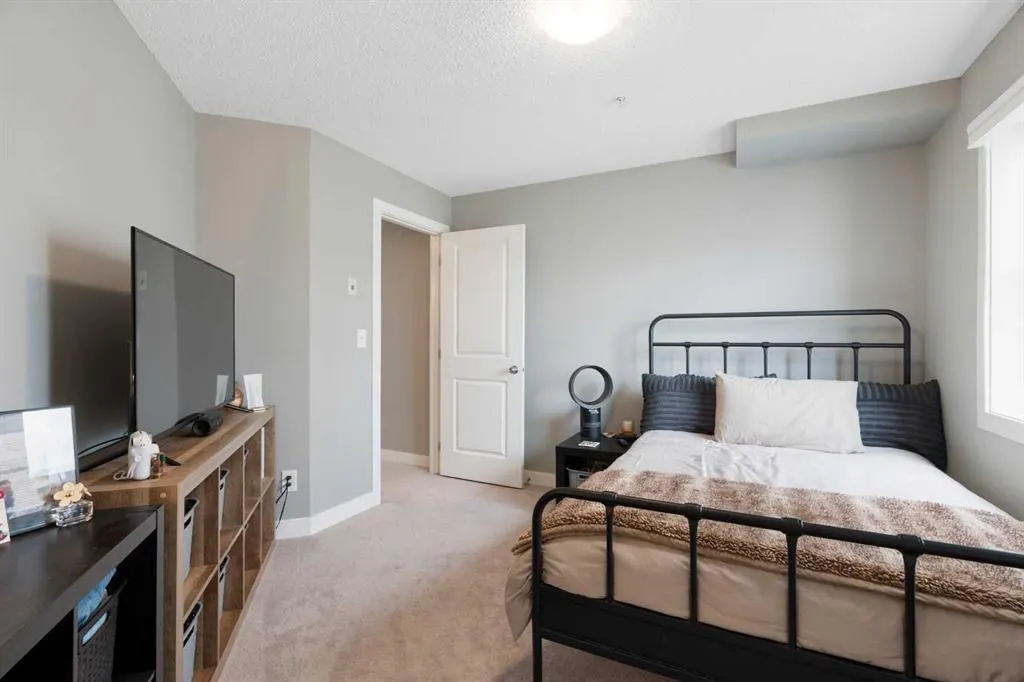 81 Legacy Boulevard SE, #1220