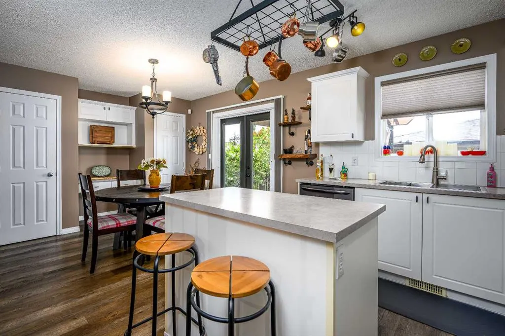 162 Citadel Mesa Close NW