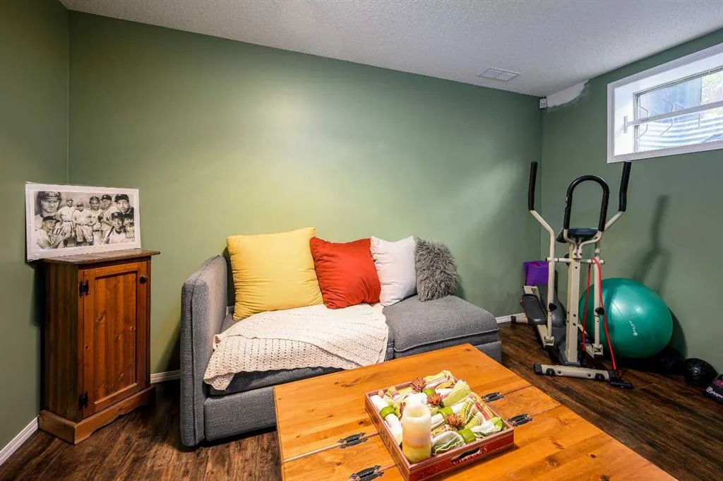 162 Citadel Mesa Close NW