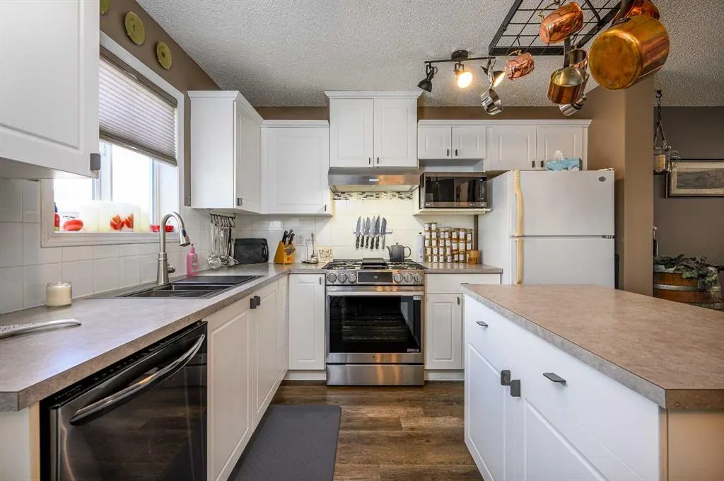 162 Citadel Mesa Close NW