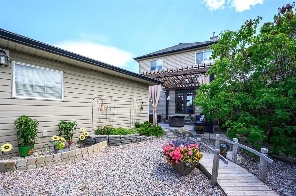 162 Citadel Mesa Close NW