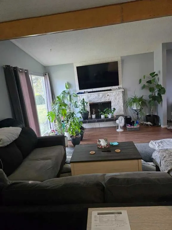 5112 Maryvale Drive NE