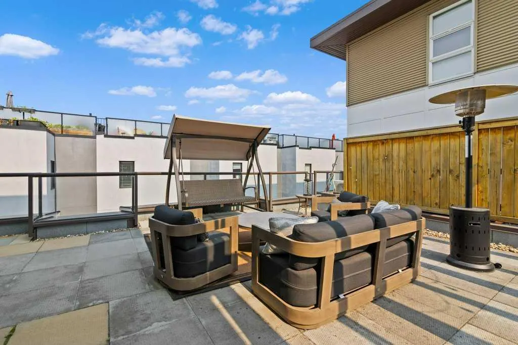1000 Centre Avenue NE, #307