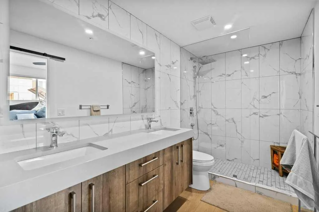 1000 Centre Avenue NE, #307