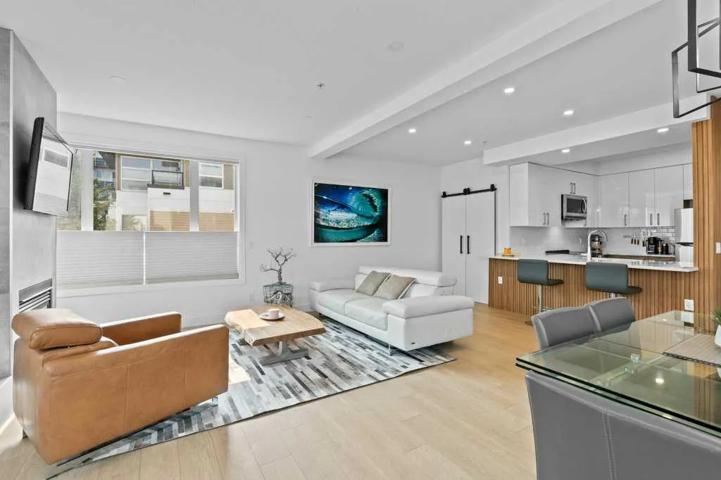 1000 Centre Avenue NE, #307