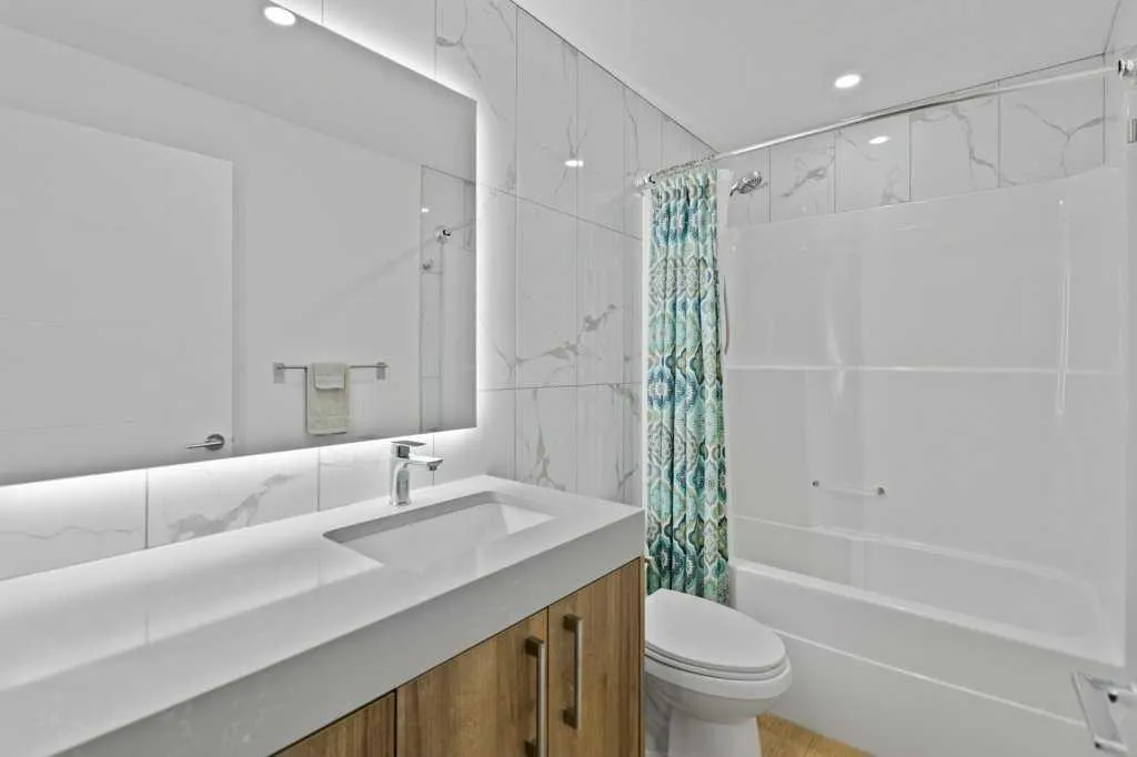 1000 Centre Avenue NE, #307