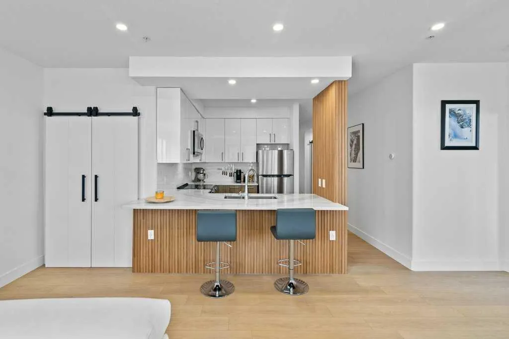 1000 Centre Avenue NE, #307
