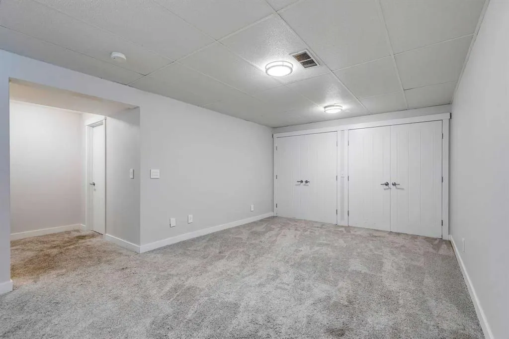 157 Chaparral Court SE