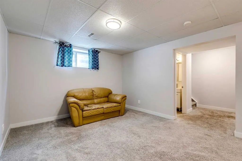 157 Chaparral Court SE