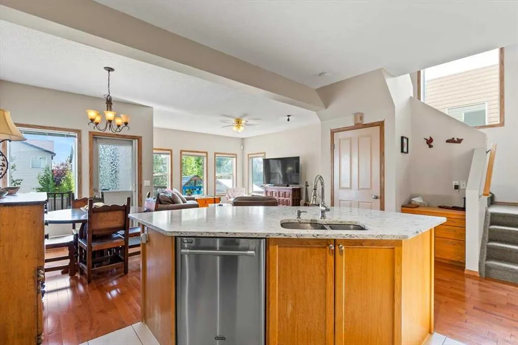 27 Tuscany Ridge Heights NW