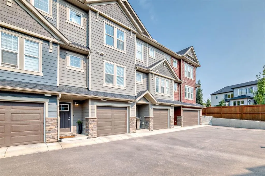 206 Cranbrook Square SE