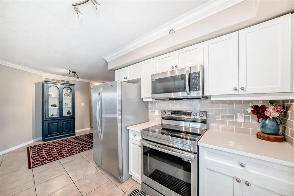 736 57 Avenue SW, #404