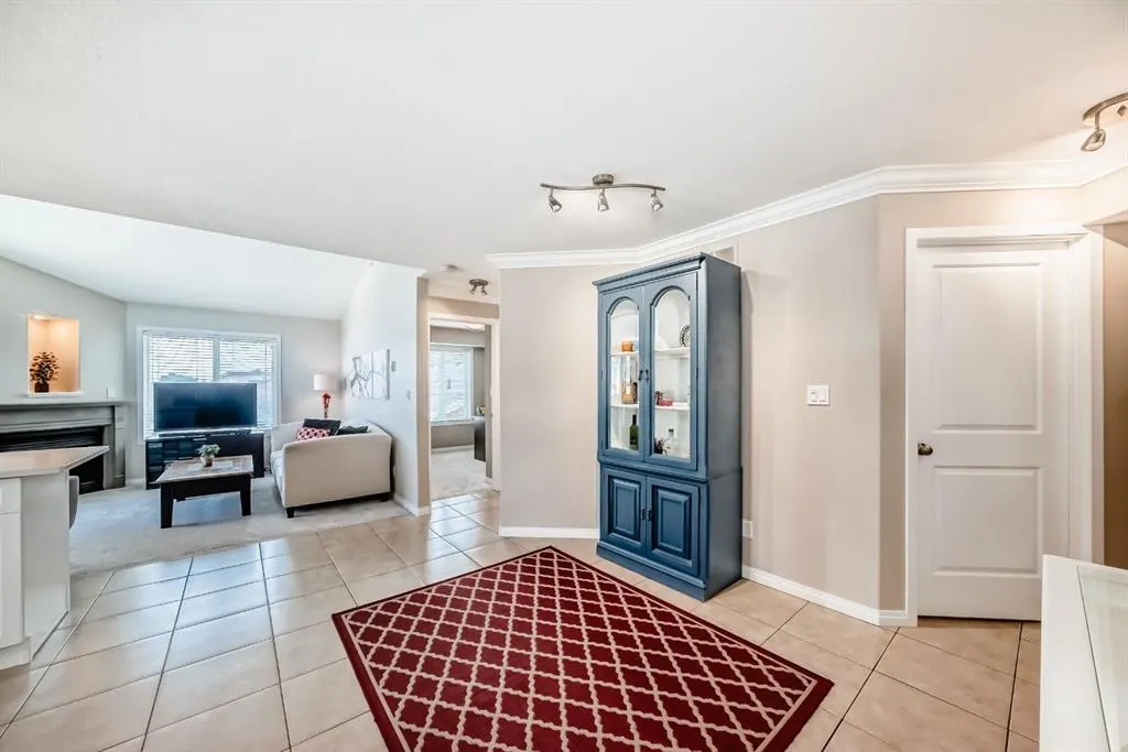 736 57 Avenue SW, #404