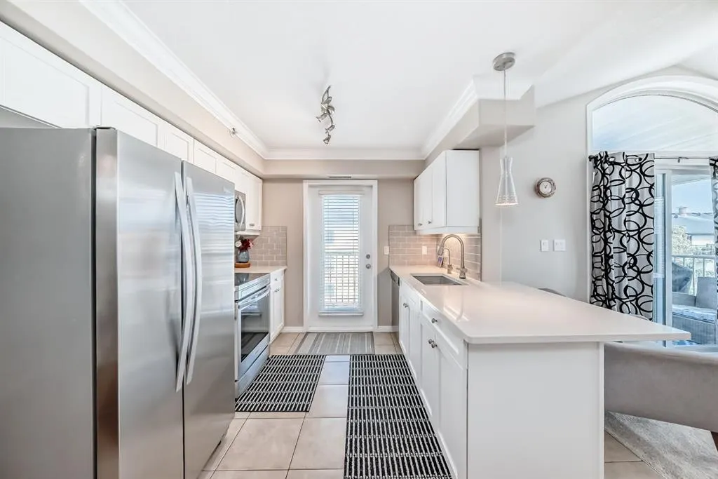 736 57 Avenue SW, #404