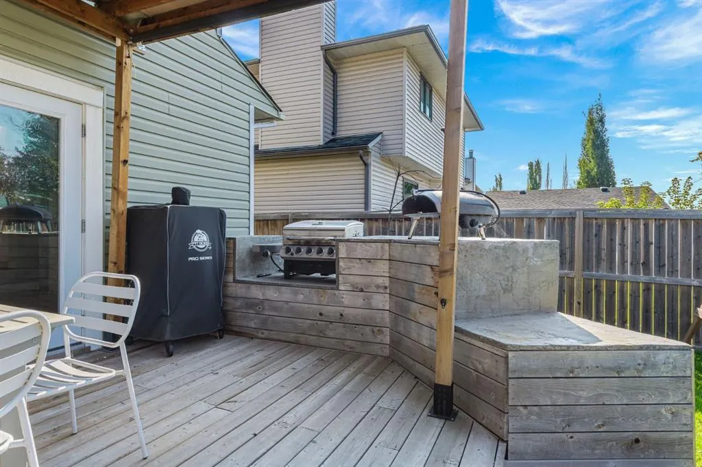 168 Riverside Way SE