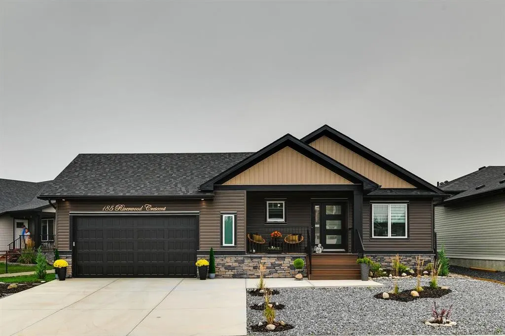 185 Riverwood Crescent