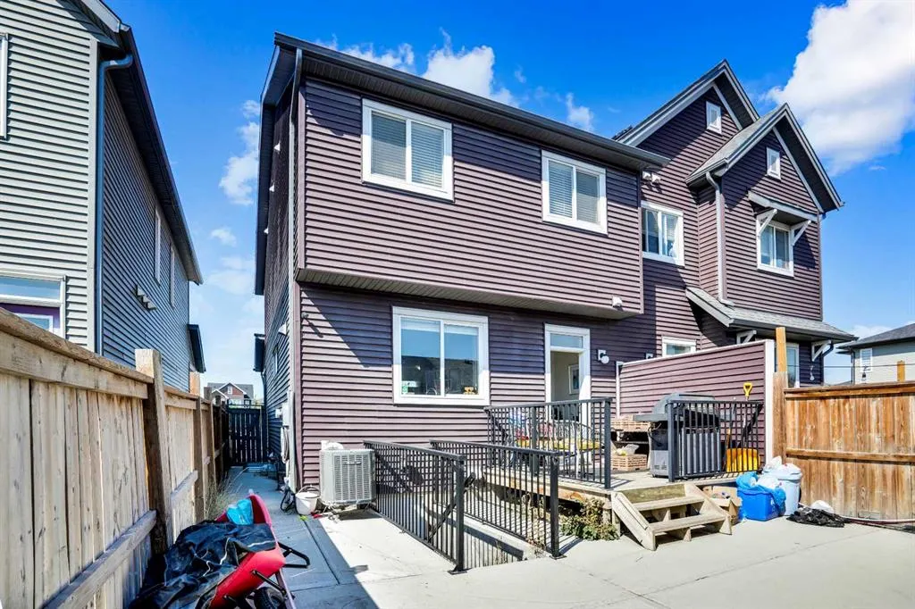 215 Savanna Parade NE