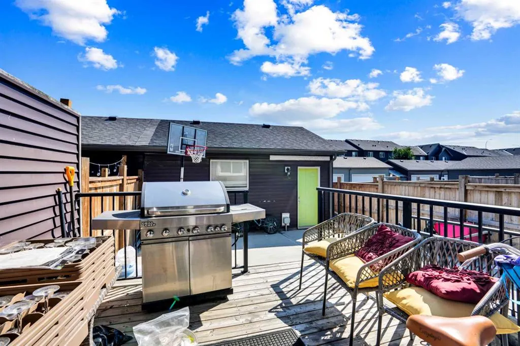 215 Savanna Parade NE