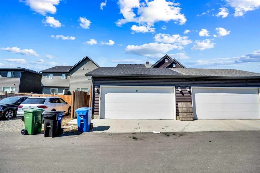 215 Savanna Parade NE