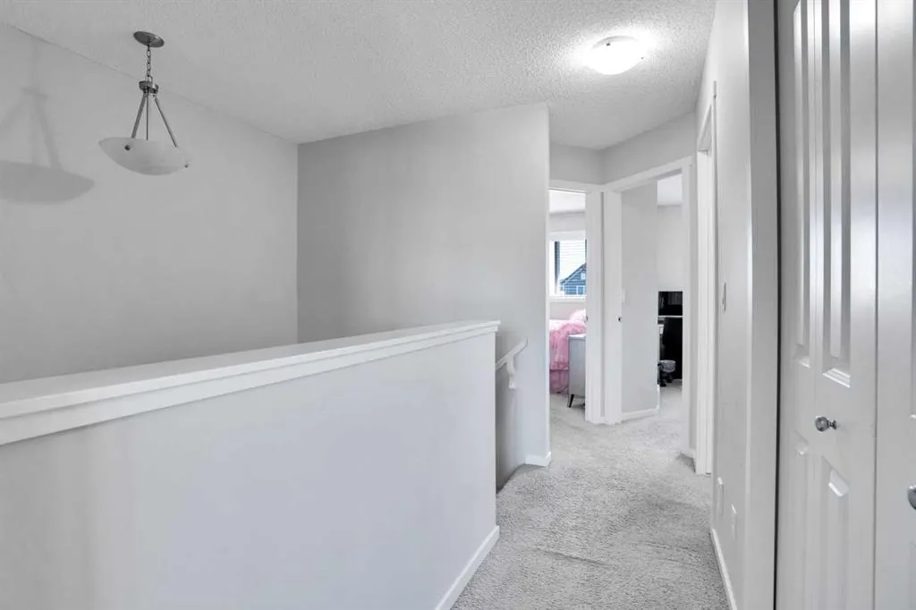 215 Savanna Parade NE