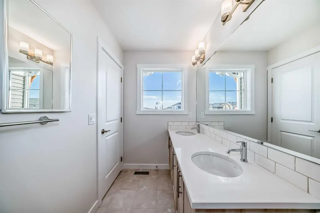 54 Homestead Common NE