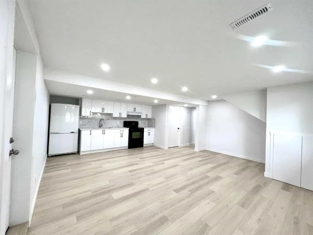 131 Whiteview Close NE