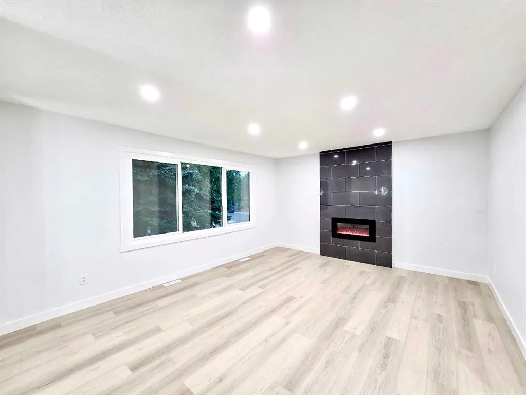 131 Whiteview Close NE