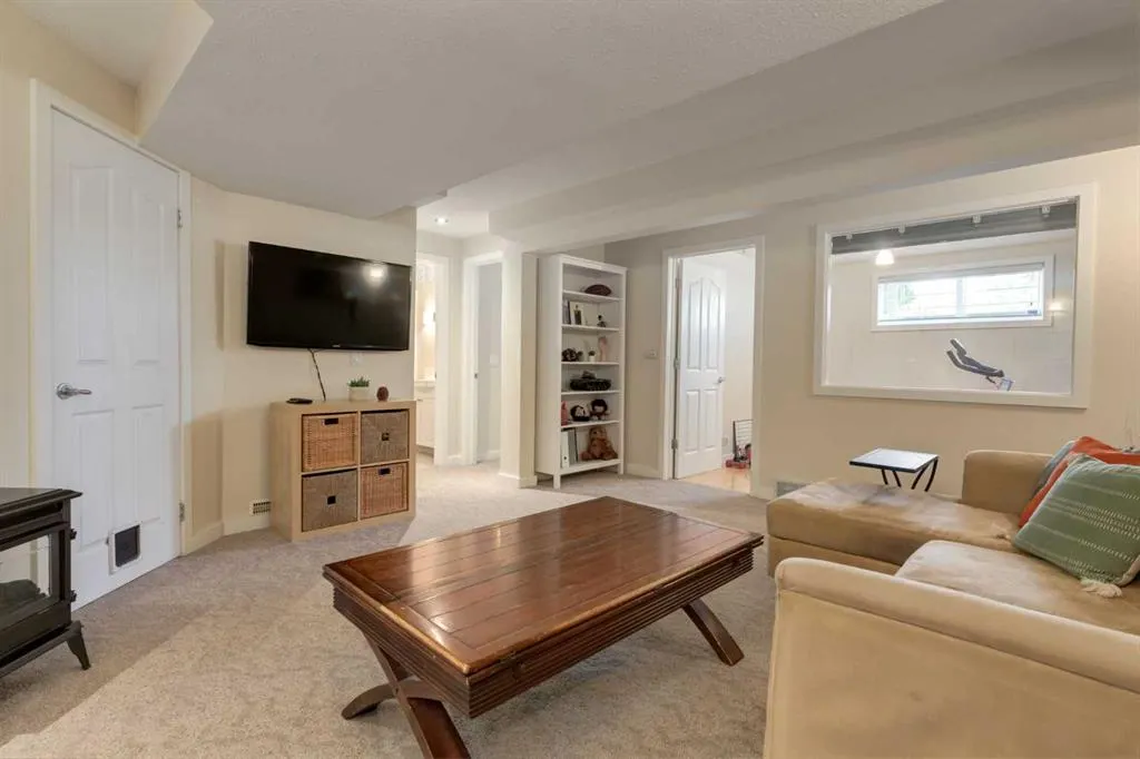 21 Springbank Rise SW