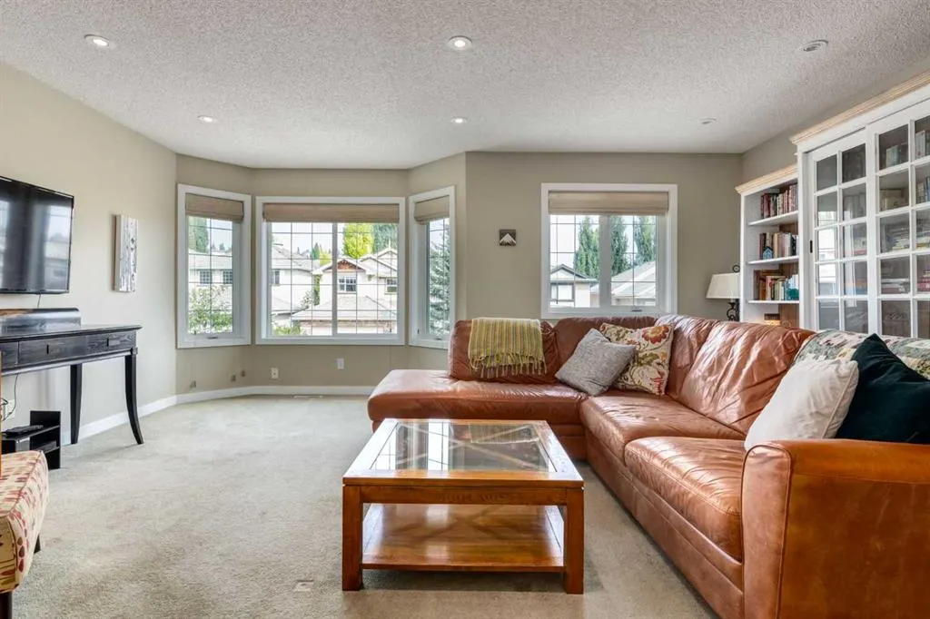 21 Springbank Rise SW