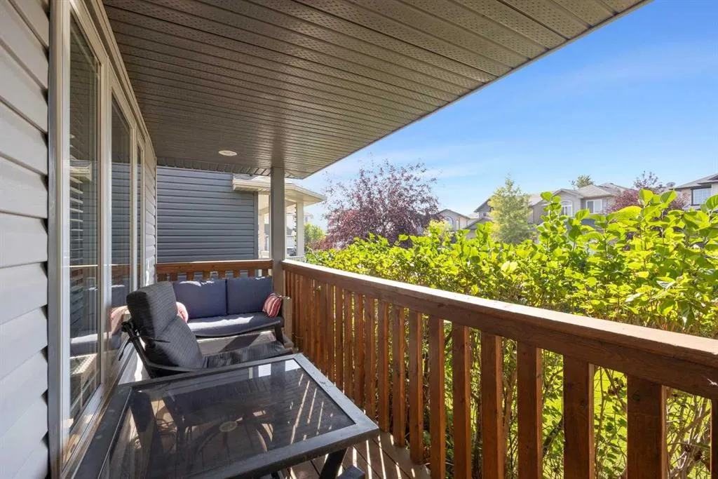 225 Hawthorn Way