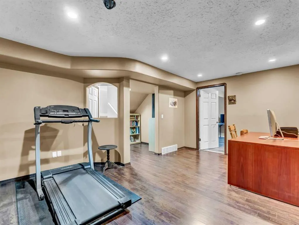 40 Terrace Close NE