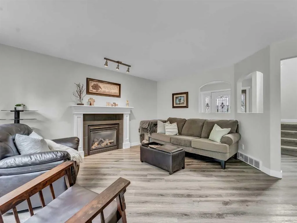 40 Terrace Close NE